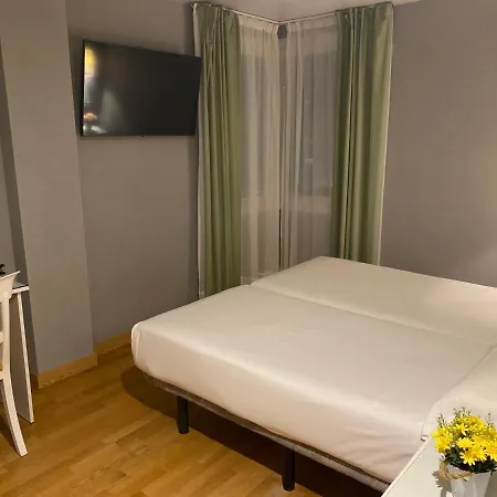 Hotel De *