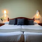 De *