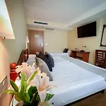 Hotel De *
