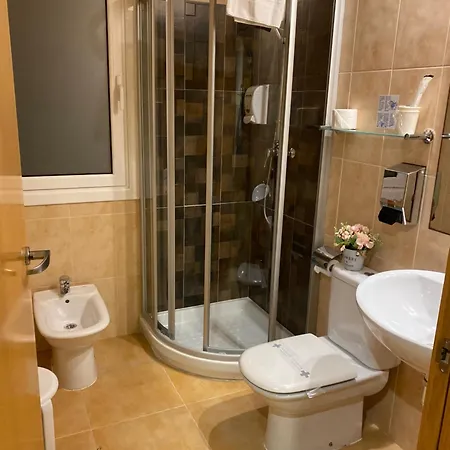 Hotel De *