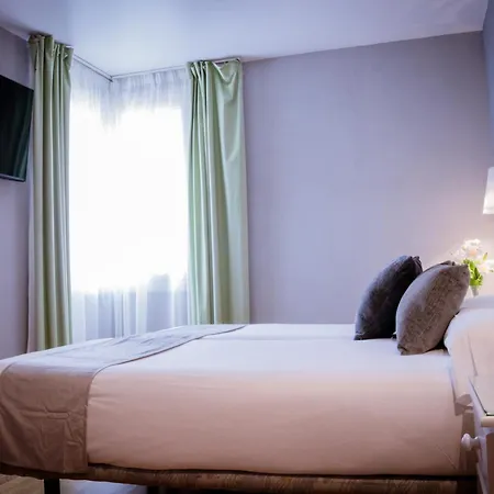 Hotel De *