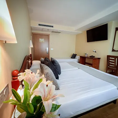 Hotel De *